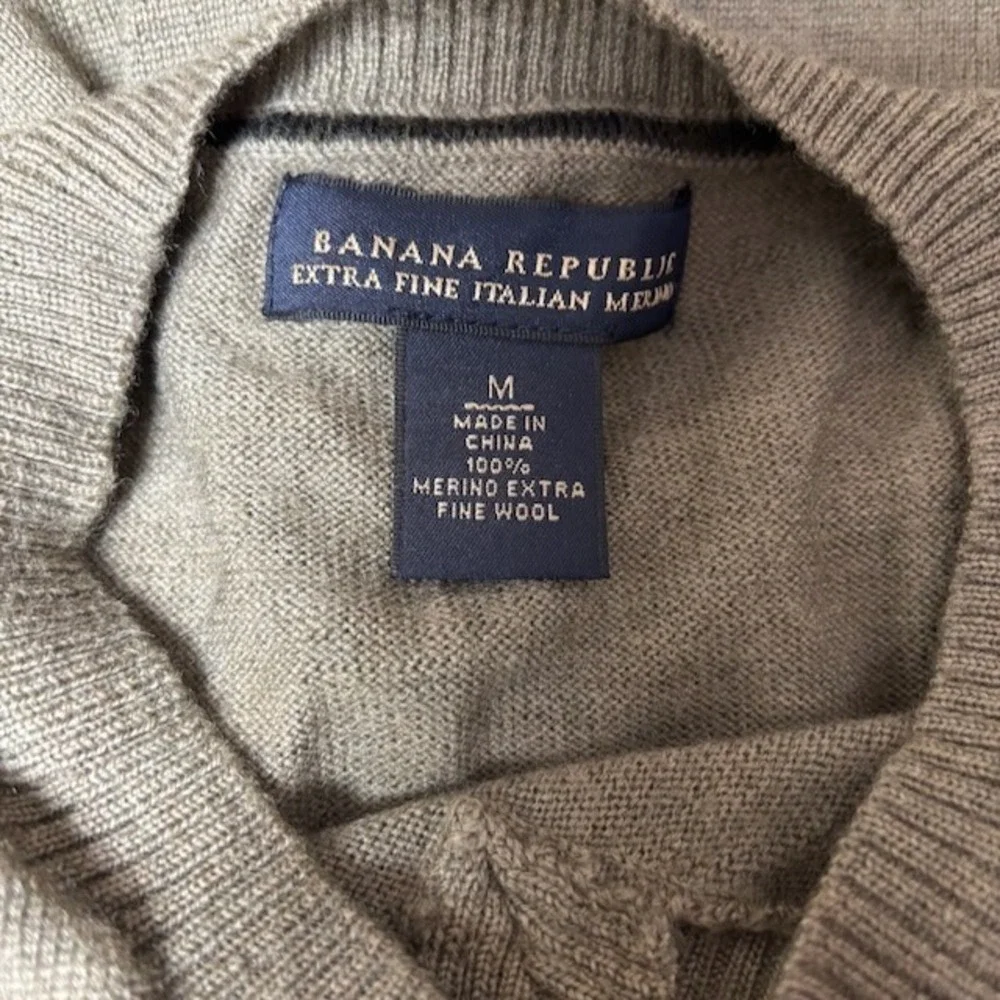 Banana Republic Mens Extra Fine Italian Merino Wool V Neck Sweater Size M Preppy
